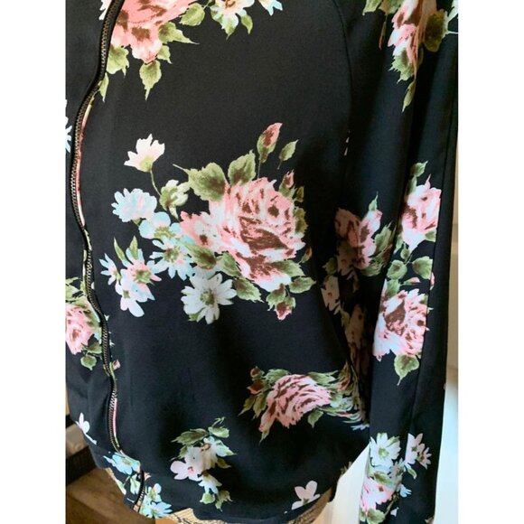 🍒 2/$20 🍒 Medium Light Weight Sheer Floral Zip Up Jacket - Picture 4 of 4